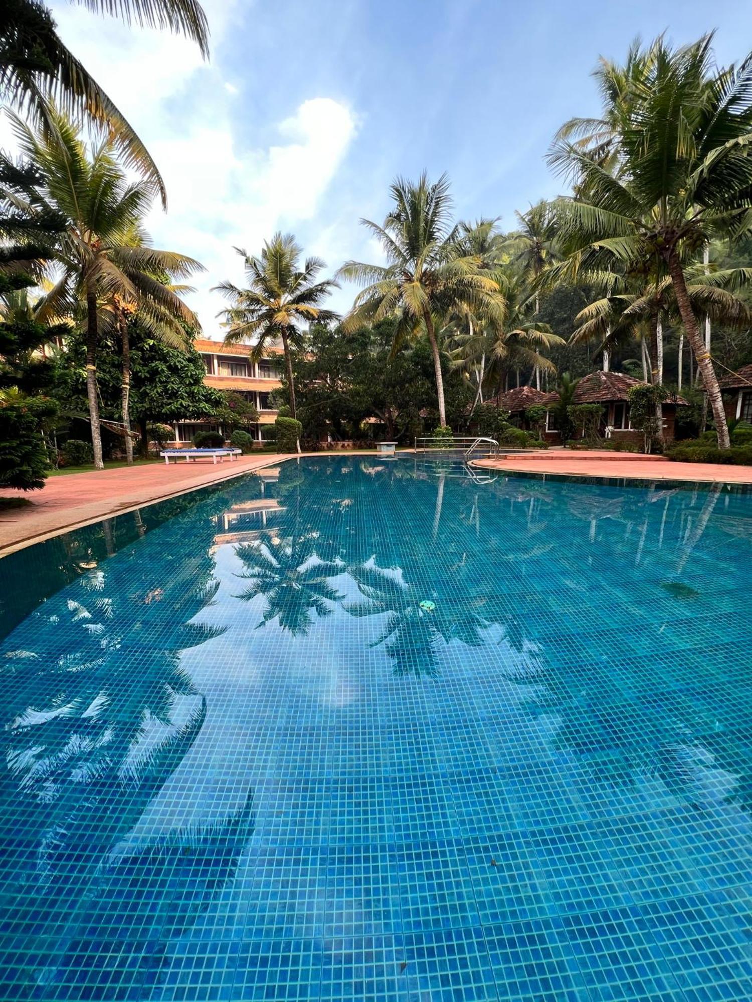 Abad Harmonia Ayurvedic Beach Resort コーバラム エクステリア 写真